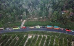 Jalan Lintas Sumatera Didominasi Truk