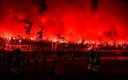 Foto-Foto Stadion GBLA Penuh Flare Pendukung Persib Bandung