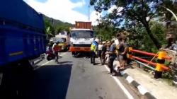 Kecelakaan di Tasikmalaya Hari Ini, Pemudik Terjatuh lalu Masuk Kolong Truk<