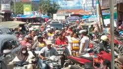 Lalu Lintas di Jatibarang Indramayu Macet, Tersendat Aktivitas Pasar Tumpah<