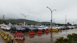 Dermaga Eksekutif Pelabuhan Merak Mulai Dipadati Antrean Kendaraan