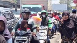 Jalur Cibiru Bandung Dipadati Pemudik Motor,  Lalu Lintas Terpecah di Cileunyi<