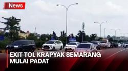 Exit Tol Krapyak Semarang Padat Kendaraan Berplat B Siang Ini