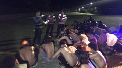 Asyik Pesta Miras di Malam Ramadhan, Belasan Remaja Sumbawa Dibubarkan Petugas<