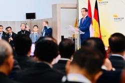 Buka Pertemuan Bisnis, Jokowi Ajak Jerman Tingkatkan Kemitraan Bilateral dengan Indonesia  