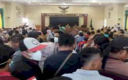 Gaji Belum Dibayar Sejak Januari, Kades dan RT Datangi Rumah Dinas Bupati OKU