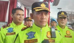 H-2 Cuti Bersama, Mobil Pelat B Padati Jalanan di Garut<