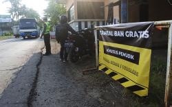 Polres Situbondo Buka Layanan Tambal Ban Gratis