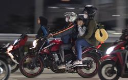 Pemudik dengan Sepeda Motor Menuju Jalur Pantura Mula Ramai