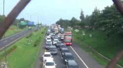 Pemudik Terjebak Macet di Tol Cipali Km 73, Diperkirakan Hari Ini One Way