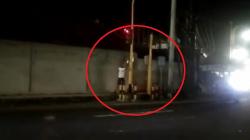 Kesal Susah Menyeberang, Pria Paruh Baya Rusak Lampu Merah di Gianyar Bali