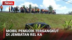 Sengaja Digulingkan, Mobil Pemudik yang Tersangkut di Rel KA jadi Tontonan Warga