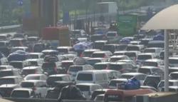 Gerbang Tol Cikampek Utama Macet Pagi Ini