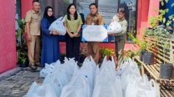Angkasa Pura Berbagi Paket Sembako untuk Warga Kurang Mampu di Sekitar Bandara <