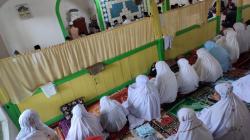 Jemaah Tarekat Naqsabandiyah di Padang Rayakan Idul Adha 1444 Hijriah Hari Ini