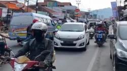 Jalur Limbangan-Malangbong Garut Padat Merayap, Tersendat Aktivitas Pasar<
