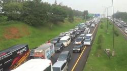 Polisi Sterilisasi One Way Tol Kalikangkung-Cikampek Pukul 12.00 WIB, Simak Pangalihan Arus Lalin