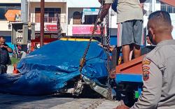 Pacsabentrok Oknum TNI dan Polisi, Mobil Patroli Hangus Ditutup Terpal