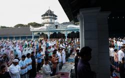 Suasana Khusyuk Sholat Idul Fitri di Keraton Kasunanan Solo