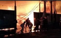 Tujuh Gudang di Royal Kosambi Terbakar, Diduga Dipicu Korsleting Listrik 
