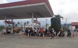 Kisah Petugas SPBU Keliling di Jalur Lingkar Gentong, Rela Tak Lebaran Bareng Keluarga demi Cari Nafkah