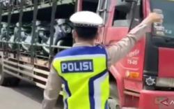 Jaga Kelancaran Arus Mudik, Polres Muba Hentikan Perjalanan Truk Nonpangan