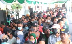 Membeludak, Ribuan Warga Hadiri Open House Gubernur Khofifah di Grahadi
