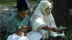 Lebaran, Kuburan Massal Tsunami Aceh Ramai Dikunjungi Peziarah