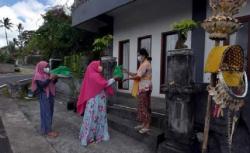 Mengenal Tradisi Lebaran di Bali, Ngejot dan Megibung<