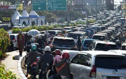 25.000 Kendaraan Masuk Puncak Bogor, Lalu Lintas Tidak Gerak