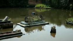 Makam Terendam Banjir, Warga Sulit Ziarah Kubur saat Lebaran