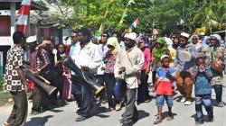 Tradisi Lebaran di Papua, Pawai Hadrat hingga Bakar Batu