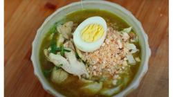 Bosan Makan Santan, Coba Resep Soto Ayam Sehat Menyegarkan