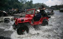 Serunya Naik Jip Wisata Susuri Lereng Gunung Merapi