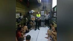 Viral Video Kapolsek Takbiran dalam Sel Bikin Merinding, Tahanan sampai Menangis