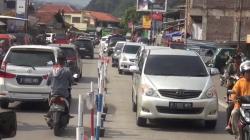 Ribuan Kendaraan Pemudik Padati Jalur Bumiayu Brebes Selasa Pagi 