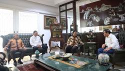 Momen Silaturahmi Lebaran Prabowo ke Kediaman Agum Gumelar