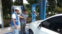 Pengalaman Pemudik asal Cirebon Gunakan Mobil Listrik untuk Pulang Kampung <
