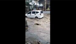 Banjir Bandang Tutup Jalan di Bondowoso, Lalu Lintas Terganggu 