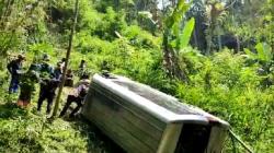 Kecelakaan di Rongga KBB Hari Ini, Elf Terjun ke Jurang, 9 Orang Luka<