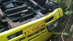 Elf Sarat Penumpang Terguling di Tanjakan Clongop, Belasan Orang Dilarikan ke RS