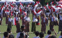 2.770 Pelajar Kupang Pakai Baju Adat Timor Tampilkan Tarian Lufut