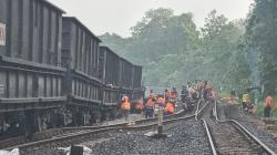 Ada Jalur Ambles, Perjalanan Kereta Api Lintas Tanjungkarang-Baturaja-Kertapati Dibatalkan<