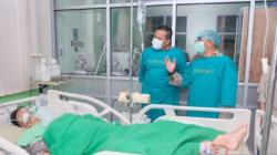 Kapolda Jenguk Bripka Mus Mulyadi, Polisi yang Tertembak saat Polres Jeneponto Diserang<