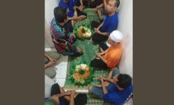 Ketika Polresta Solo Berbagi Nasi Tumpeng dengan Tahanan di Balik Jeruji Besi