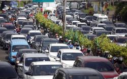 Suasana Kemacetan Panjang Jalur Wisata Puncak Pagi Ini