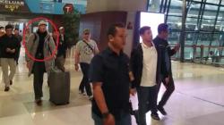 Penampakan Bule yang Ludahi Imam Masjid Al-Muhajir Buahbatu saat Ditangkap di Bandara Soetta<
