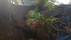 Tanah Longsor Timbun Rumah di Purbaratu Tasikmalaya, Penghuni Terluka<