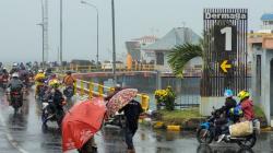 Cuaca Buruk, Penyeberangan Pelabuhan Ketapang-Gilimanuk Ditutup Sementara<
