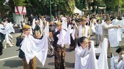 Pembukaan Solo Menari Tanpa Ganjar Pranowo, Gibran Menari Bareng Sandiaga Uno